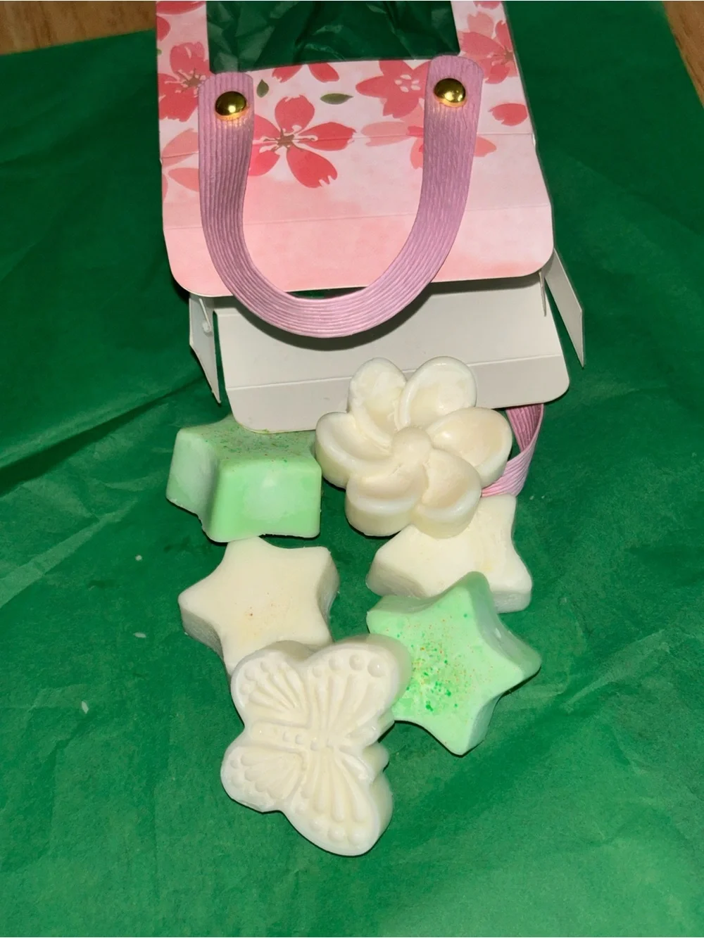 Key lime pie wax melts in Floral Pink Candle Gift Box